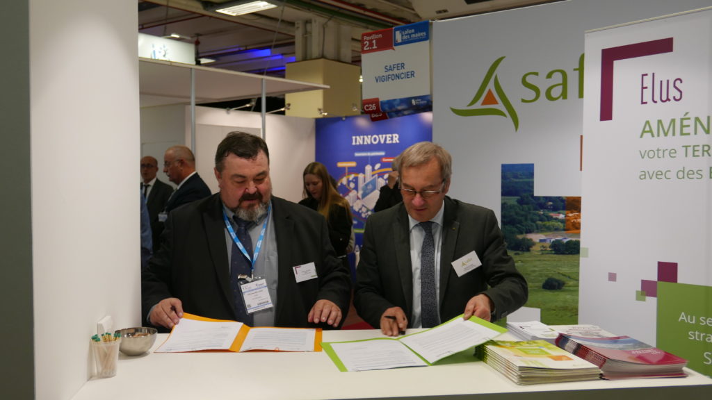 Alphonse Bellonte et Emmanuel Hyest signent la convention